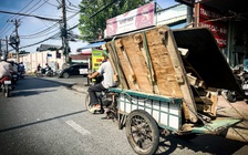 Công an TP.HCM nói gì về tình trạng xe thô sơ chở hàng cồng kềnh?