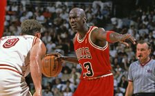 Shaquille O'Neal tỏ thái độ khi Miami Heat treo áo có số Michael Jordan