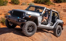 Jeep triệu hồi Wrangler 4xe có nguy cơ cháy nổ, khuyến cáo chủ xe không cắm sạc