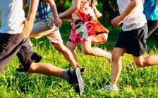 Nghiên cứu mới phát hiện trẻ chạy chơi nhiều sẽ ít bị bệnh