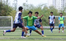 Chúc mừng năm mới kiểu bóng đá sinh viên: Trai đẹp đi 'xông đất'