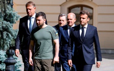 Châu Âu dặn quan chức không mặc màu quân sự khi sang Ukraine