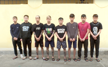 Bắt 8 thanh niên mang dao phóng lợn, kiếm đi hỗn chiến