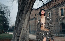 Châu Bùi mặc quyến rũ bất chấp trời lạnh dự show Gucci Thu Đông 2023