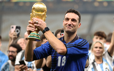 HLV Lionel Scaloni chính thức gia hạn hợp đồng với đội tuyển Argentina