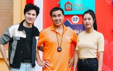 Quyền Linh nghẹn ngào khi Vũ Mạnh Cường, Anh Thi bỏ tiền túi tặng trẻ mồ côi