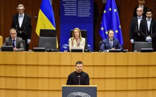 Tổng thống Ukraine đi tìm vũ khí để 'thay đổi cuộc chơi'