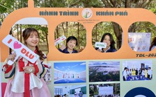 Tư vấn mùa thi tại Đà Lạt: Sinh viên 'diện' trang phục truyền thống nhiều nước