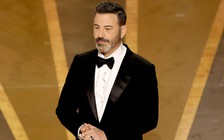 Jimmy Kimmel giễu cú tát của Will Smith, chọc James Cameron trên sân khấu Oscar 2023
