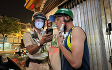 CSGT TP.HCM phạt vi phạm nồng độ cồn: 'Khóc ròng' vì lương tháng vừa đủ đóng phạt