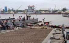 Tìm thấy thi thể nhân viên điều hành cầu phao nổi trên sông Ninh Cơ