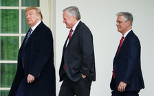 Thẩm phán buộc thuộc cấp cũ của ông Trump ra làm chứng