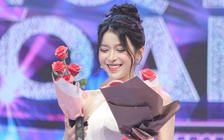 Nữ ca sĩ được trai đẹp quỳ gối tỏ tình trong show hẹn hò