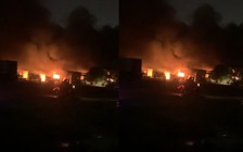 Cháy xưởng gỗ tại TP.HCM sau tiếng nổ lớn