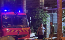 TP.HCM: Cháy quán cà phê ở sân thượng một tòa nhà, nhiều sinh viên ôm đồ tháo chạy