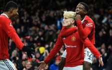 'Đại chiến' M.U - Liverpool: Số phận các chủ sở hữu Mỹ treo lơ lửng