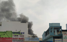 Nhiều người ôm đồ tháo chạy khi nhà dân ở TP.HCM bị cháy