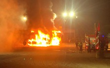 Đồng Nai: Cháy bãi xe trong đêm, 3 xe bị thiêu rụi, 1 người tử vong
