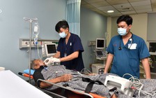 Điều trực thăng cấp cứu ngư dân đột quỵ khi đang khai thác hải sản trên biển