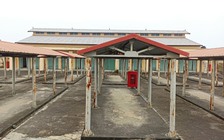 Chợ đầu tư gần 15 tỉ đồng 
bỏ hoang suốt 7 năm