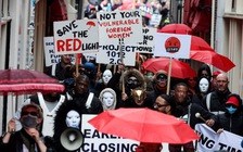 Dự án di dời quận đèn đỏ ở Amsterdam vấp phải trở ngại