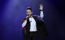 Tùng Dương mang hit 'Bên trên tầng lầu' biểu diễn trước hàng ngàn khán giả