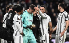 Thủ môn Juventus rời sân vì vấn đề tim mạch, 'Lão bà' vượt ải