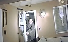 Đến nhầm địa chỉ, cảnh sát Mỹ bắn chết chủ nhà