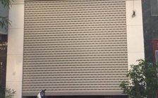 Bé trai 11 tuổi ở Quảng Ninh tử vong vì bị cửa cuốn đè