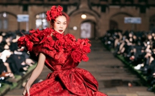 Thanh Hằng, Ngọc Châu bị 'làm khó' với trang phục cầu kỳ của Đỗ Mạnh Cường