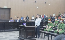 'Tiến sĩ dạy làm giàu’ bị tuyên án chung thân, bị hại la ó phản đối