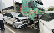 Hà Nội: 5 ô tô tông liên hoàn, Vành đai 3 trên cao ùn tắc nhiều giờ