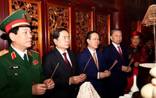 Chủ tịch nước Võ Văn Thưởng dâng hương tưởng niệm tại Đền Hùng