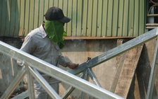 Nắng nóng như rang, có nơi trên 38 độ C: Người lao động nhọc nhằn mưu sinh ngoài trời