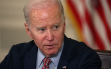 Tổng thống Biden cảnh báo về AI trong lúc ông Trump trình diện tại tòa