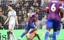 Ngoại hạng Anh: Leeds chưa thoát nguy cơ xuống hạng sau trận thua choáng váng