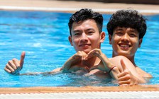 Cầu thủ U.22 Việt Nam tươi rói khi được HLV Troussier 'thưởng nóng'