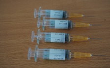 4 bé bị tiêm vắc xin 6 trong 1 hết hạn sử dụng