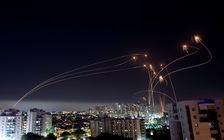 Giao tranh tiếp diễn ở Gaza, Israel có người thiệt mạng đầu tiên