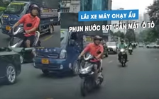 Lái xe máy chạy sai luật, người đàn ông còn phun nước bọt vào ô tô