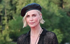 Charlize Theron lộ ảnh hẹn hò nam người mẫu 1,9m