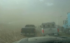 Bão bụi khiến hàng chục xe va chạm ở Mỹ, 6 người chết