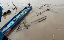 Cà Mau: Sạt lở khu vực chợ Nhà Lồng, 2 căn nhà rơi xuống sông