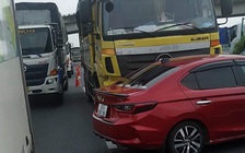 Tai nạn liên tiếp trên cao tốc TP.HCM - Trung Lương gây kẹt xe kéo dài