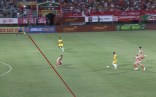 Trọng tài biên mắc sai lầm nghiêm trọng trận SLNA thua ngược CLB Công an Hà Nội