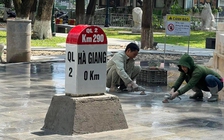 Hình hài cột mốc số 0 nổi tiếng ở Hà Giang được cắm lại
