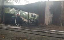 TP.HCM: Cháy bãi chứa phế liệu, cả khu dân cư nháo nhào