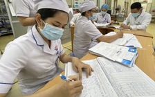 Điều dưỡng nghỉ việc gia tăng, ngành y tế TP.HCM bàn nhiều giải pháp