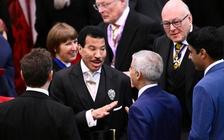 Lionel Richie, Emma Thompson là những khách mời đầu tiên đến dự lễ đăng quang Vua Charles