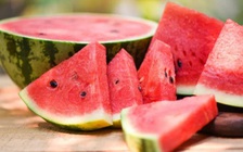 Ăn dưa hấu mùa nắng nóng, nên hạn chế kèm chung với 3 món này